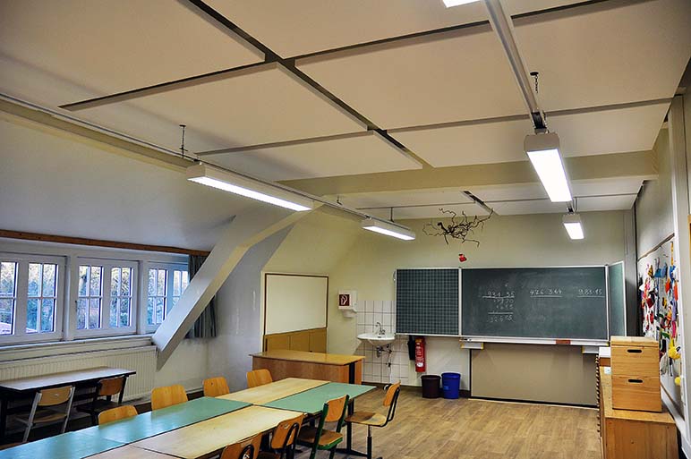 Grundschule Jemgum: Trockenbauwand, Deckengestaltung, Akustikdecke, Deckenbau, Akustiker.